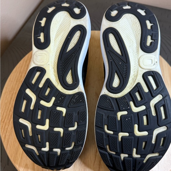 Brooks Men’s adrenaline GTS 24 running shoes - Picture 9 of 10